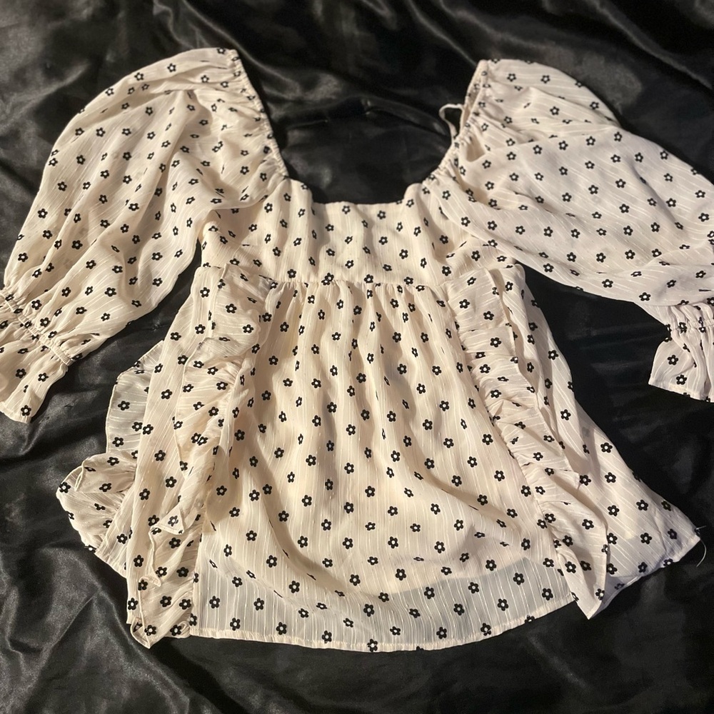 Chic Cream Floral Blouse with Puff Sleeves